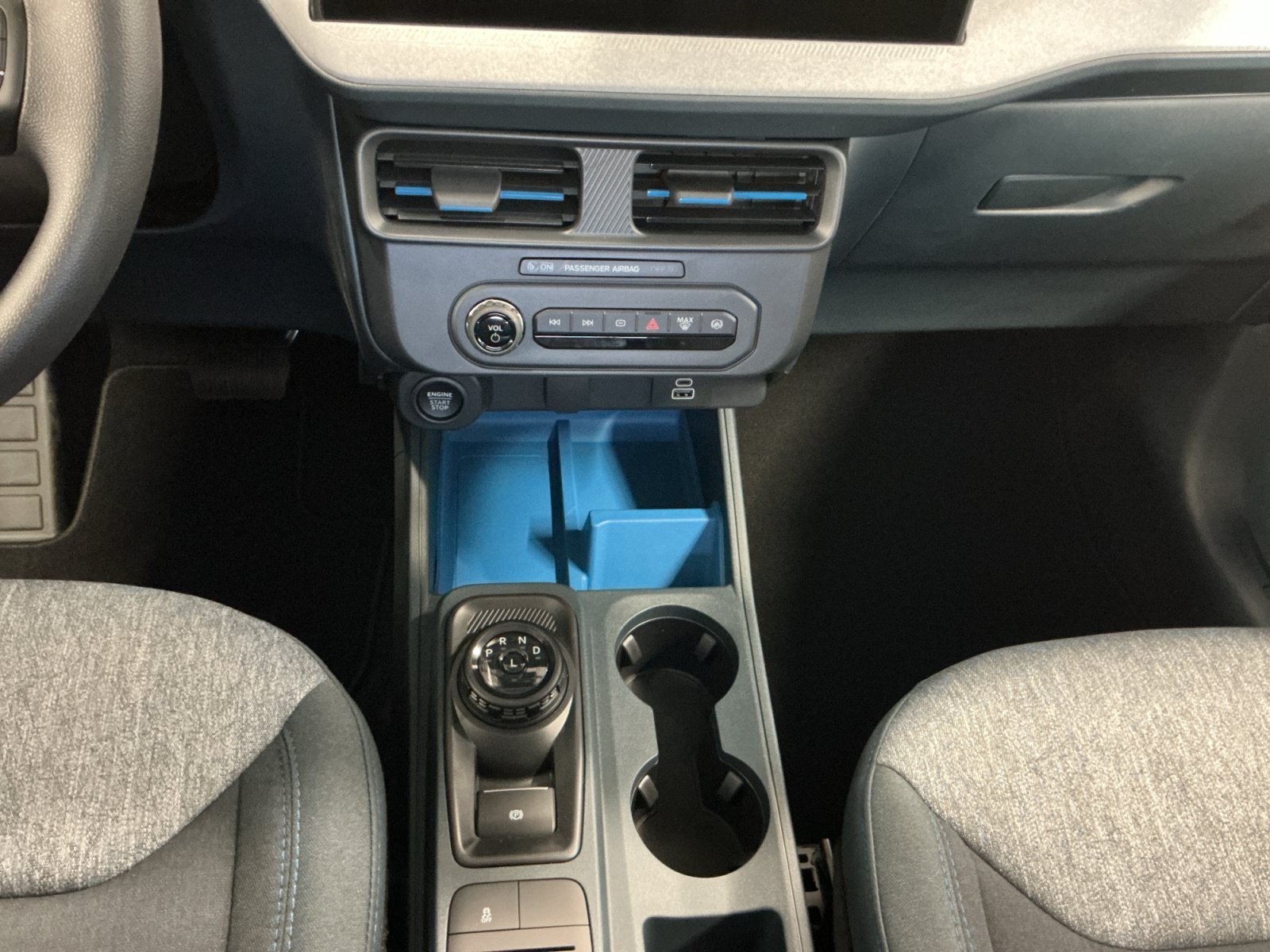 New 2026 Oxford White Ford XLT image 11
