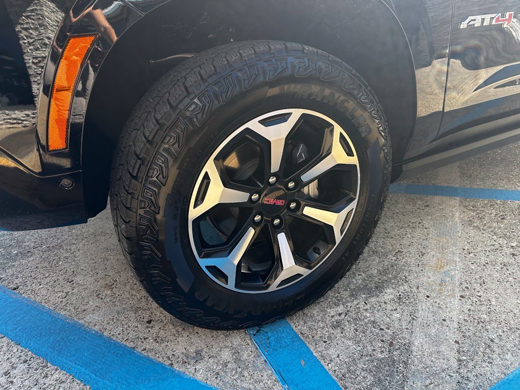 2026 GMC Yukon AT4 - Photo 21
