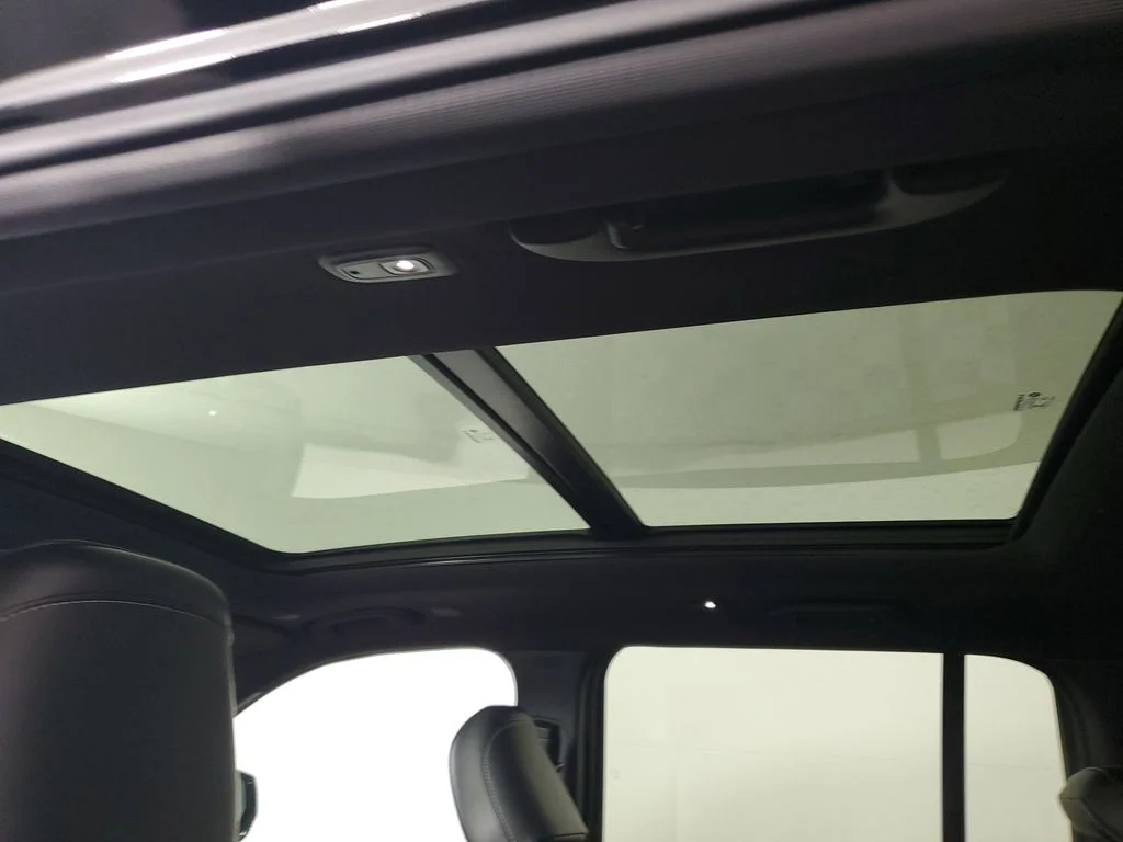 New 2026 Diamond Black Crystal Pearl-Coat Exterior Paint Jeep Limited Reserve image 16