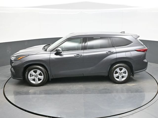 Used 2022 Gray Toyota LE image 12