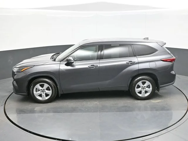 Used 2022 Gray Toyota LE image 12