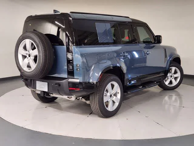 2026 Land Rover Defender X-Dynamic SE - Photo 3
