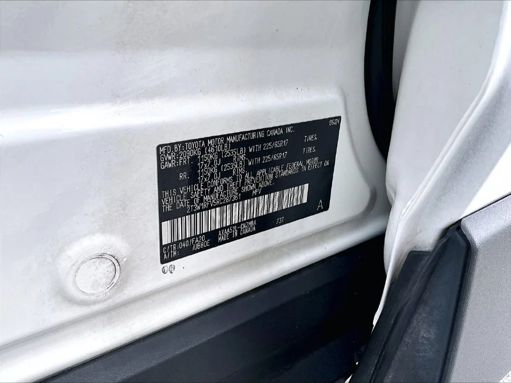 Used 2024 White Toyota XLE image 31