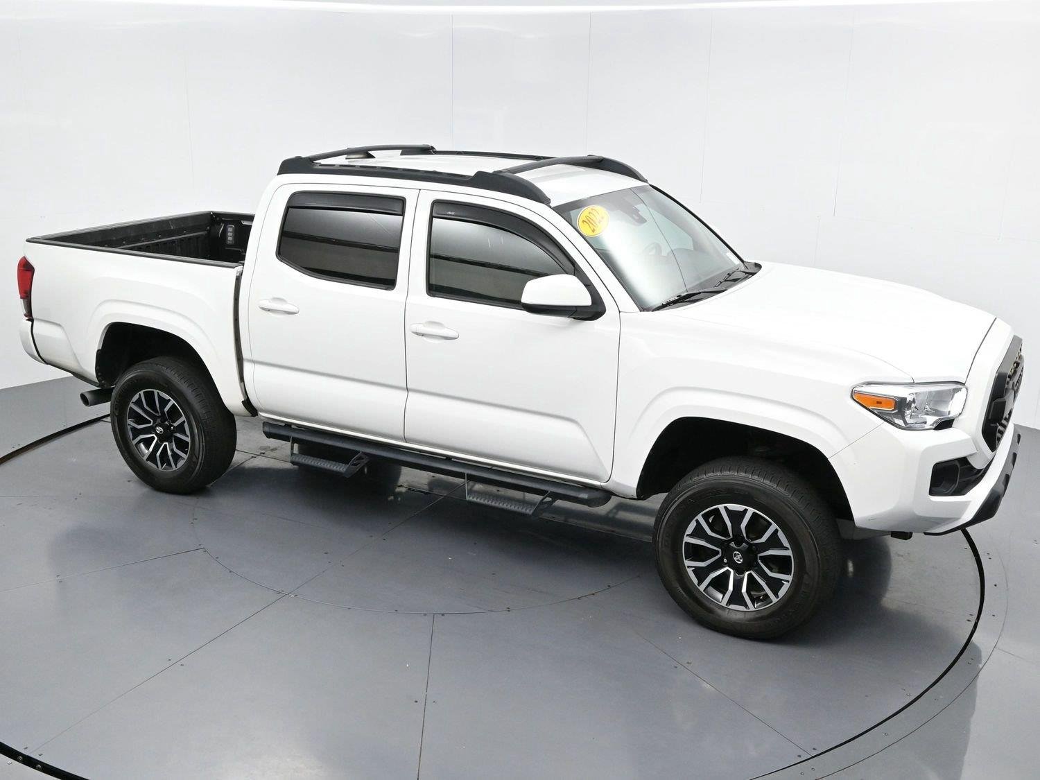 Used 2022 White Toyota SR V6 image 39