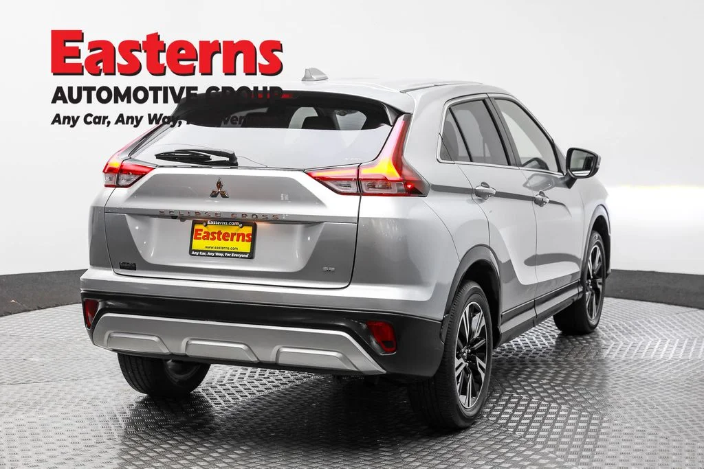 Used 2024 Silver Mitsubishi SE image 5