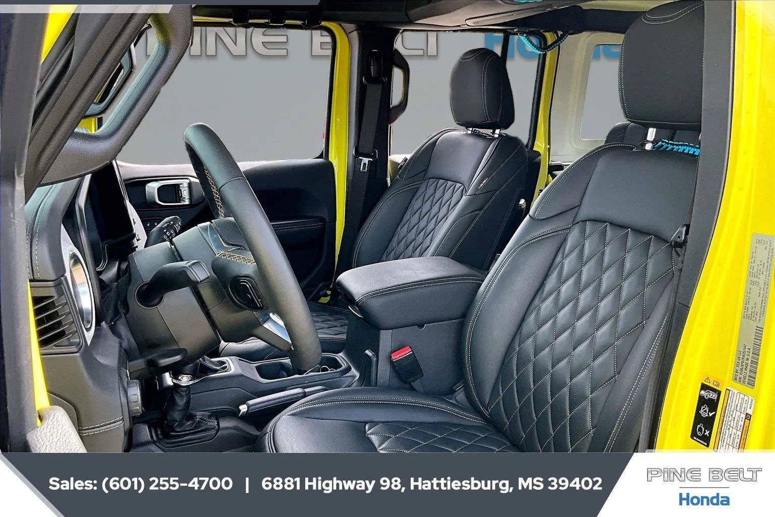 Used 2024 High Velocity Clearcoat Jeep Sahara image 18