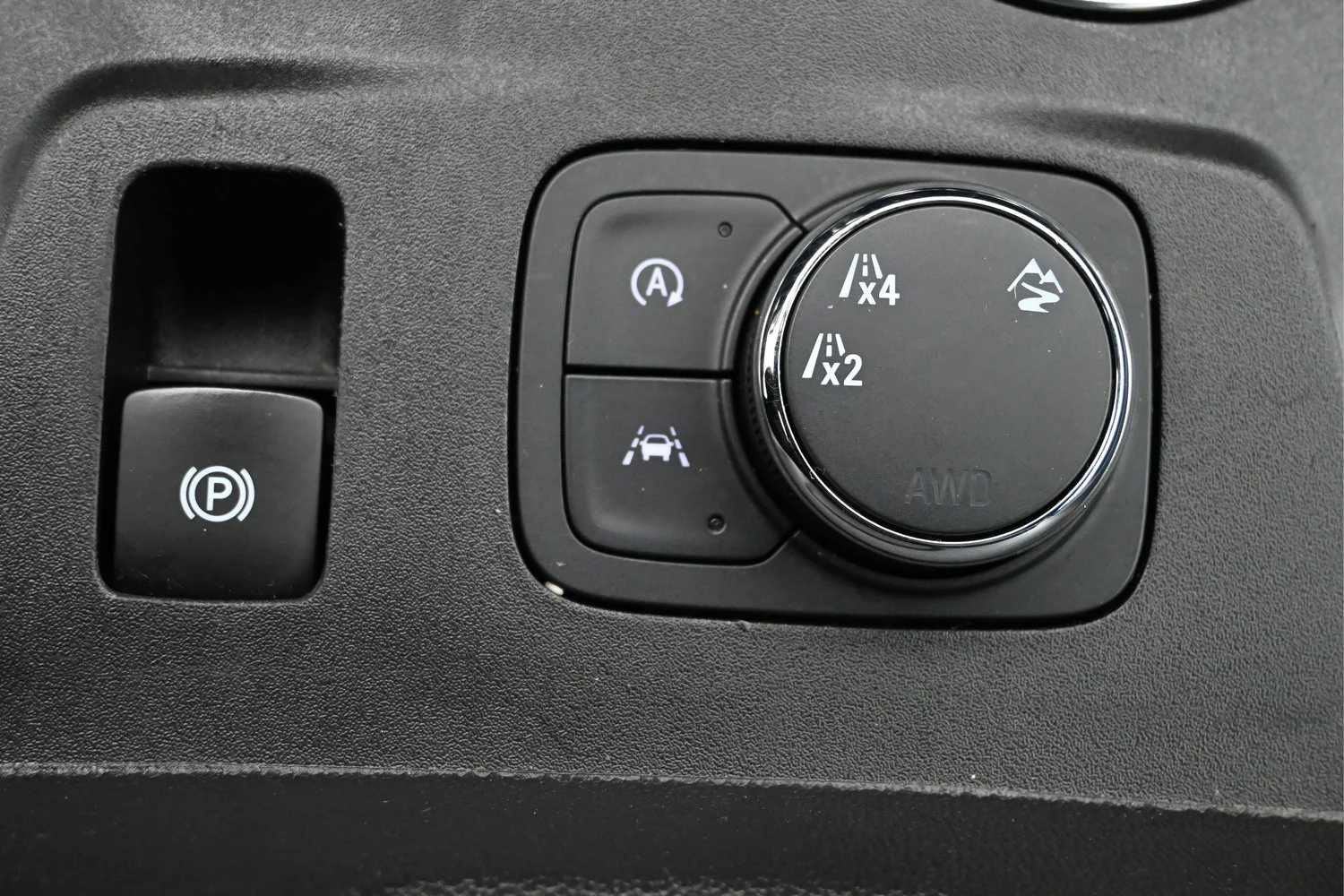 Used 2023 SUMMIT WHITE Chevrolet RS image 29