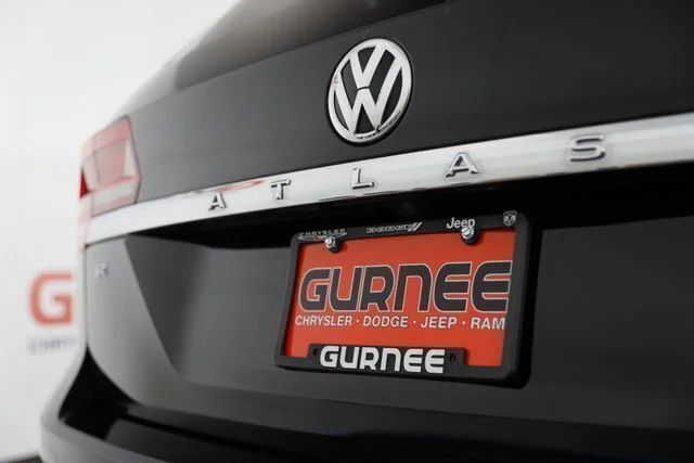 Used 2019 Black Volkswagen 3.6L V6 SE image 30