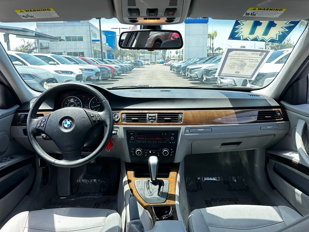 Used 2011 Silver BMW 328i xDrive image 18