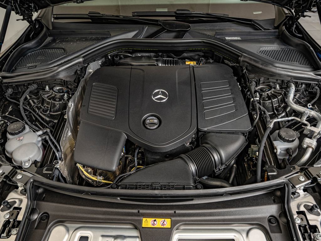 New 2026 Graphite Gray Metallic Mercedes-Benz GLC 300 image 37