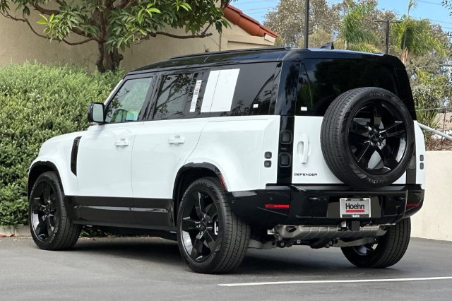 New 2026 Fuji White Land Rover X-Dynamic SE image 3