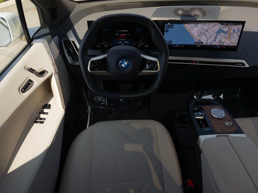 Certified Used 2023 Mineral White Metallic BMW M60 image 17