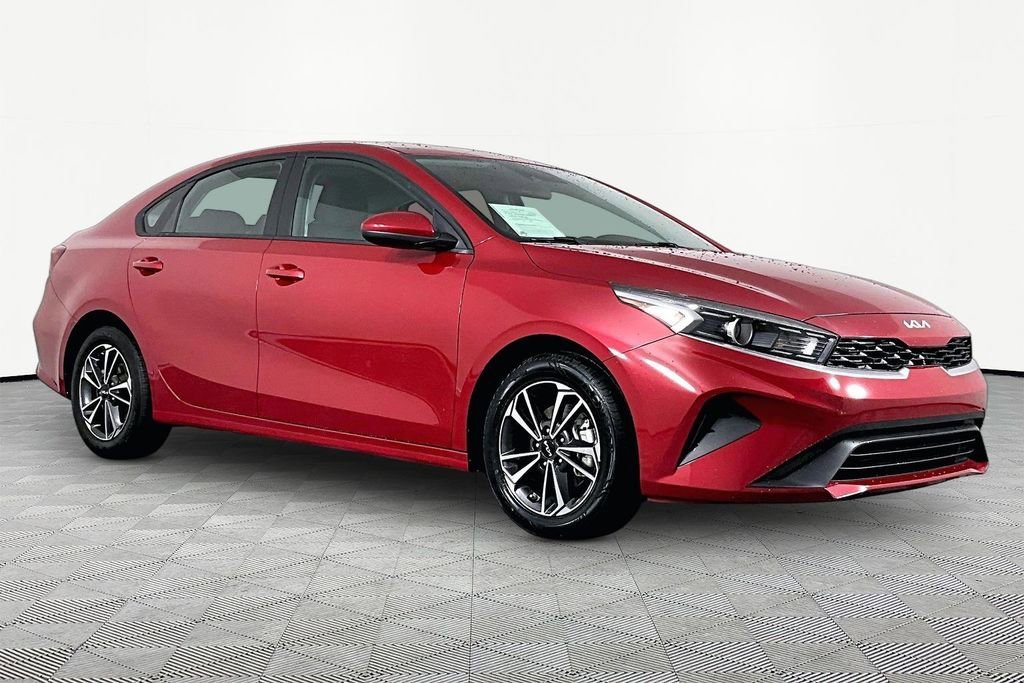 Used 2024 Red Kia LXS image 3