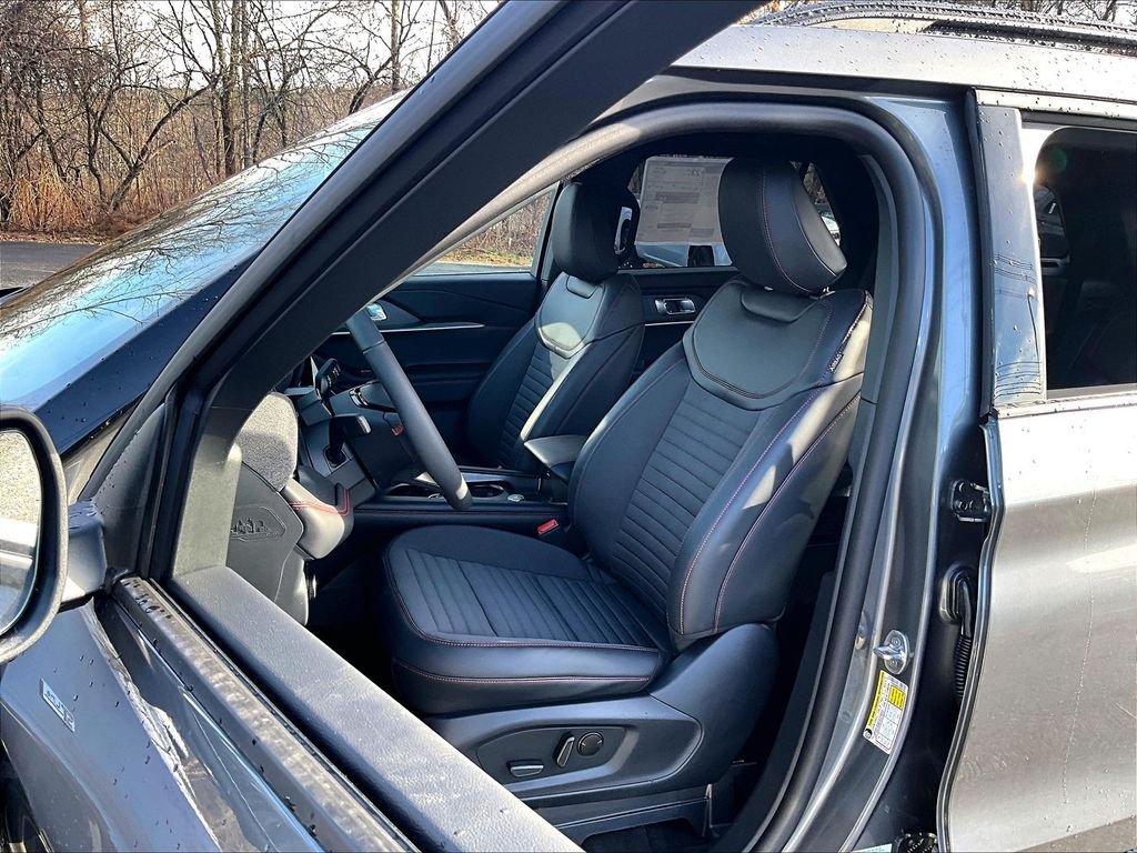 New 2026 Carbonized Gray Metallic Ford ST-Line image 9