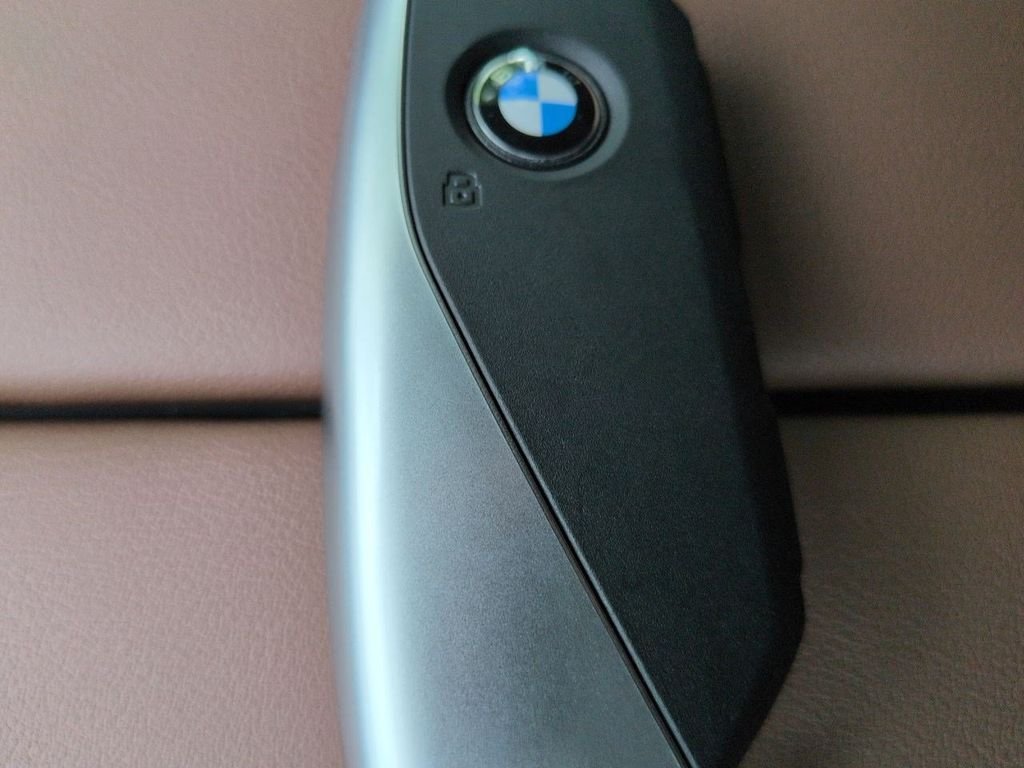 New 2026 Alpine White BMW xDrive40i image 30