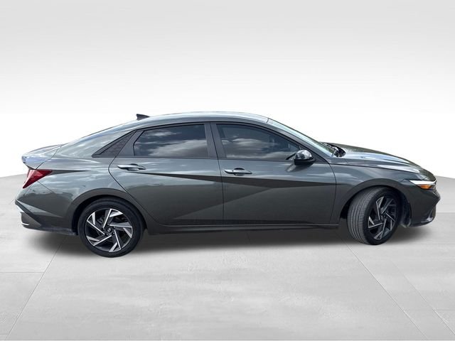 Used 2025 Gray Hyundai SEL Sport image 8