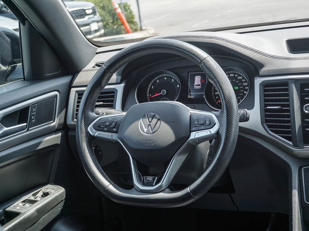 Used 2020 Black Volkswagen 3.6L V6 SE w/Technology R-Line image 16