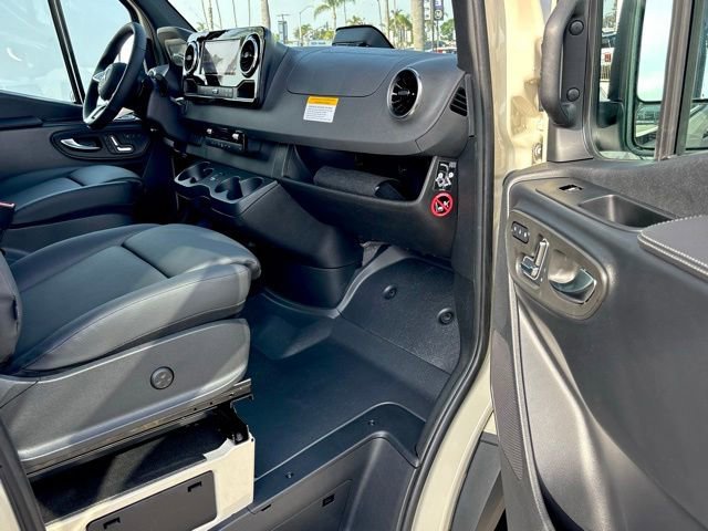 New 2026 Pebble Gray Mercedes-Benz Cargo 170 WB image 60