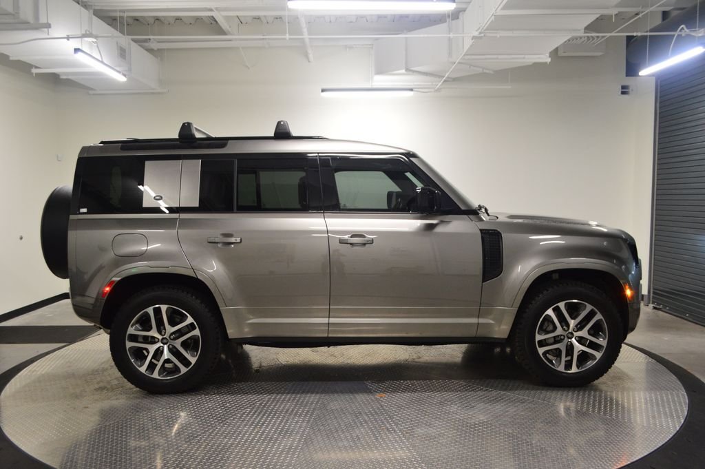 Used 2022 Gray Land Rover XS Edition image 8