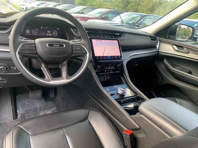 Used 2023 Silver Jeep Limited image 18