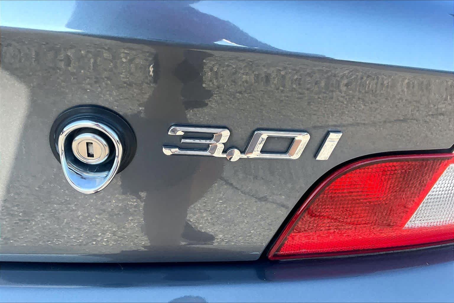 Used 2001 Titanium Silver Metallic BMW 3.0i image 9