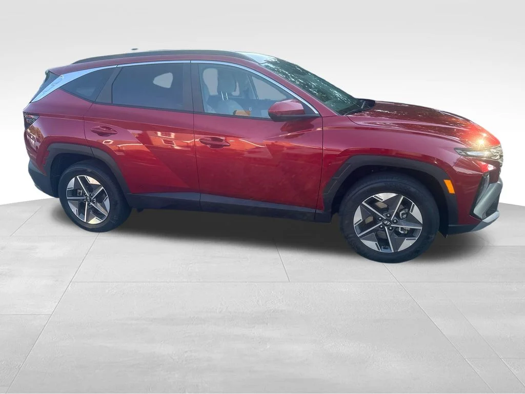 Used 2025 Red Hyundai SEL image 29