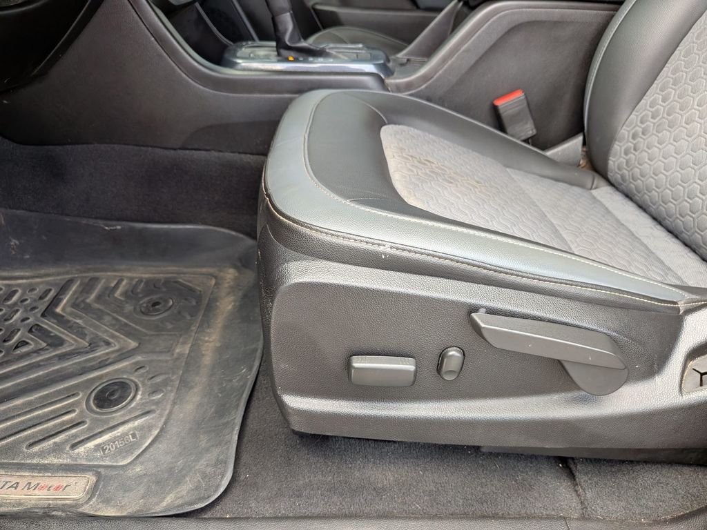 Used 2021 Gray Chevrolet Z71 image 15