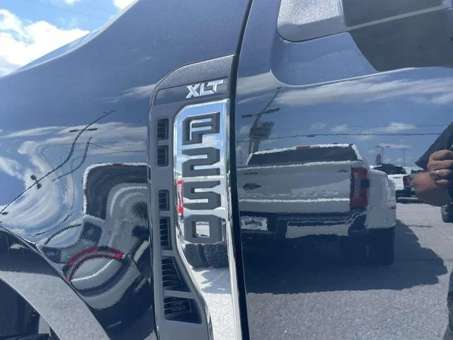 New 2026 Agate Black Metallic Ford XLT image 6