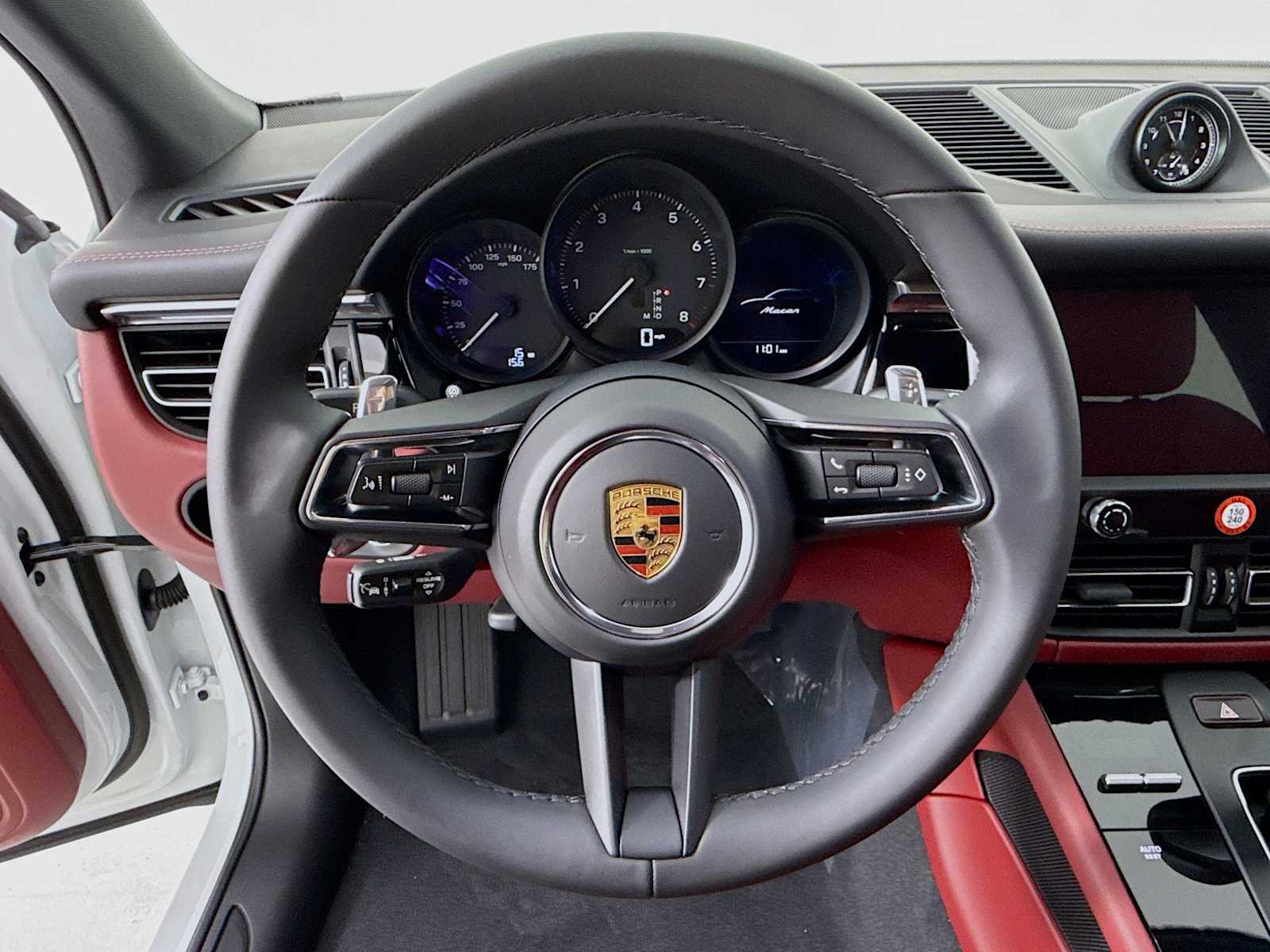 2026 Porsche Macan T - Photo 15