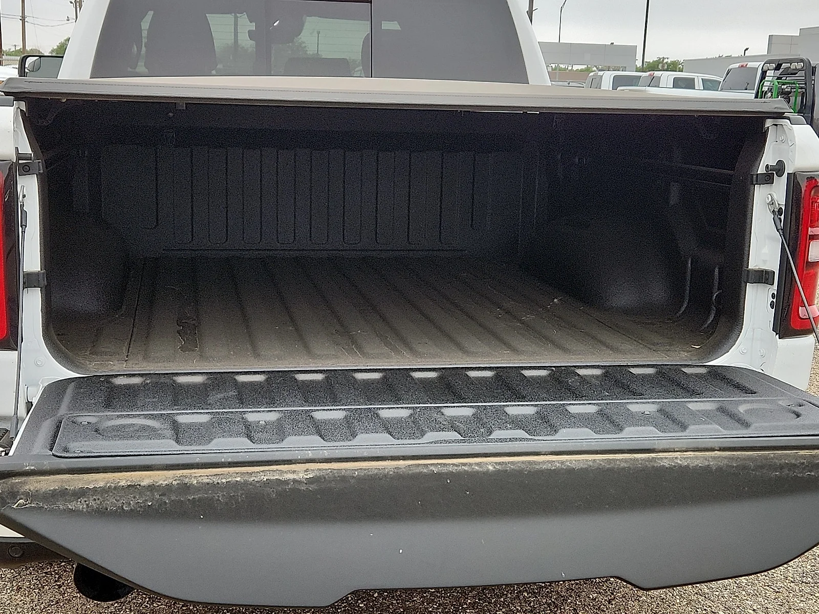 New 2026 White Ram BIG HORN CREW CAB 4X4 5