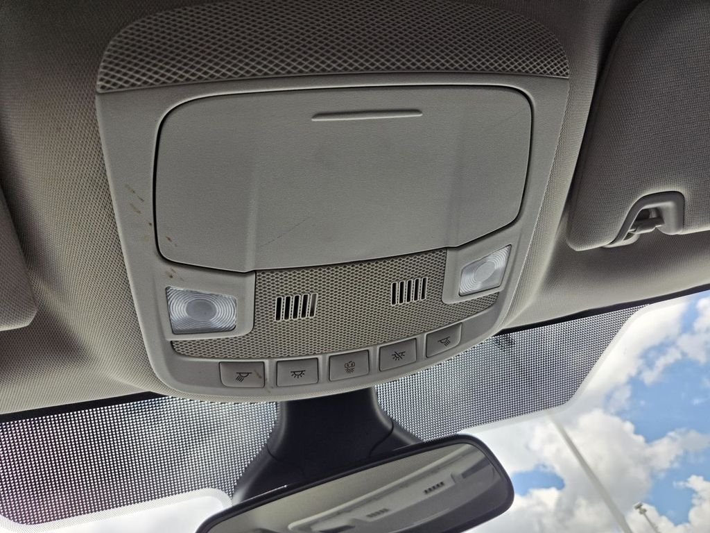 Used 2023 Oxford White Ford SE image 33