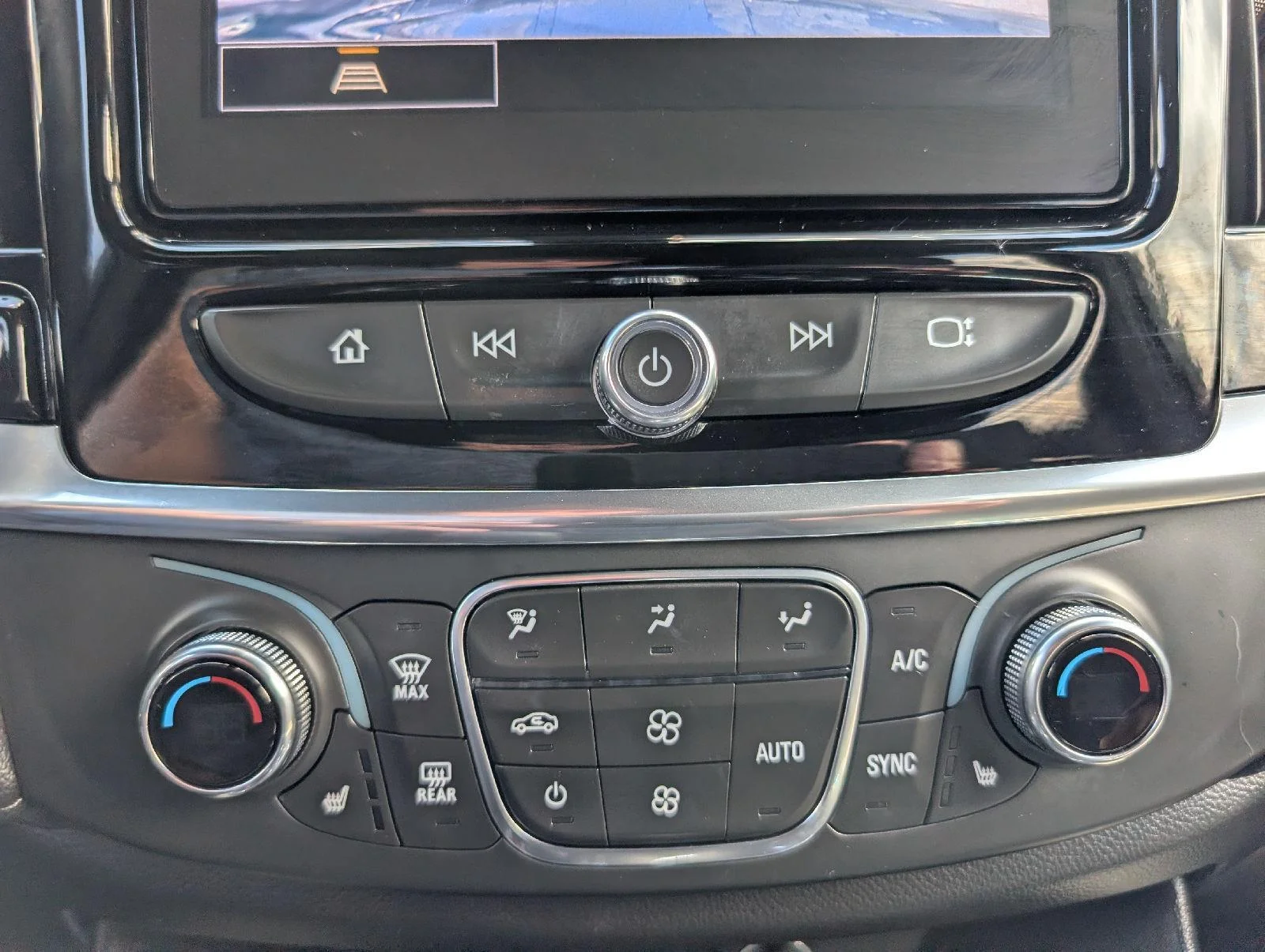 Used 2023 Northsky Blue Metallic Chevrolet LT Cloth image 21