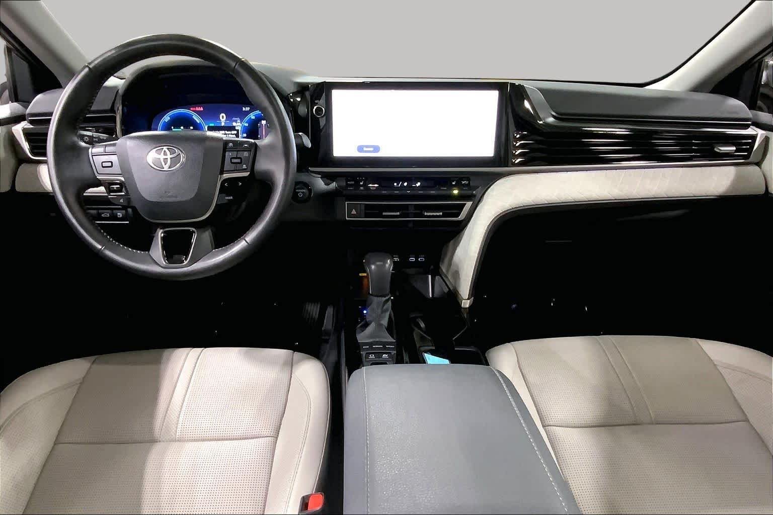 2025 Toyota Camry XLE - Photo 16
