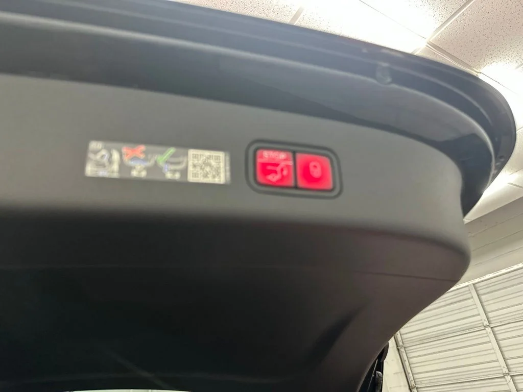 New 2027 Black Mercedes-Benz GLC 300 image 27