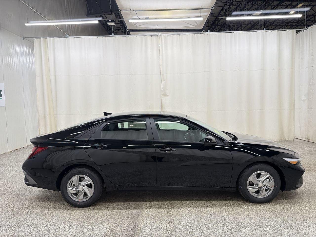 New 2026 Abyss Black Hyundai SE image 5