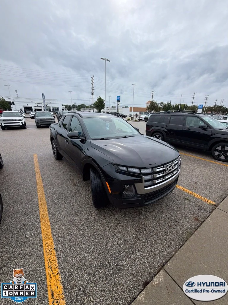 Certified Used 2025 Black Hyundai SEL image 3