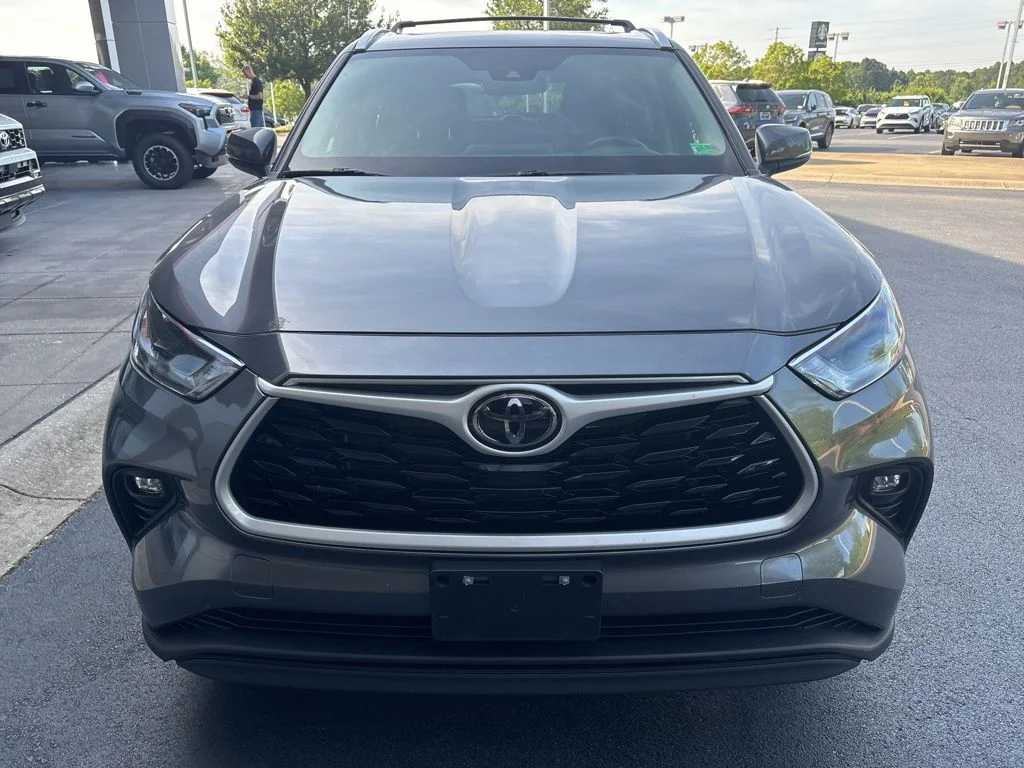 Used 2023 Gray Toyota XLE image 4