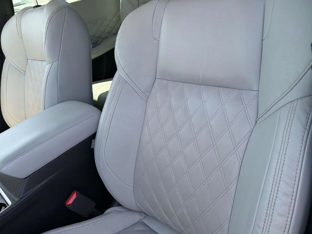 Used 2023 Mercury Gray Metallic Mitsubishi SEL image 33