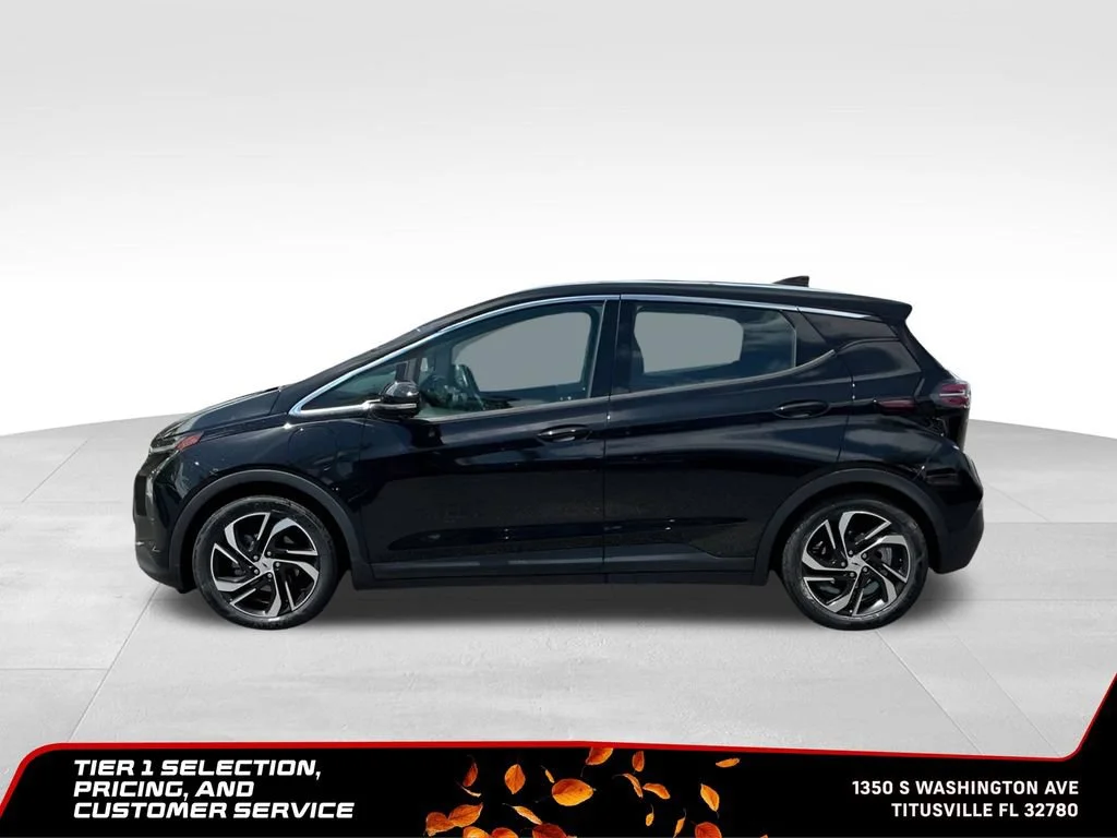 Used 2022 MOSAIC BLACK METALLIC Chevrolet 2LT image 3