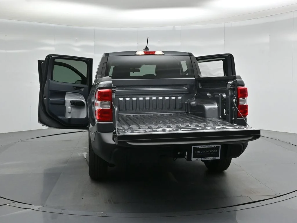 New 2026 Carbonized Gray Metallic Ford XLT image 28