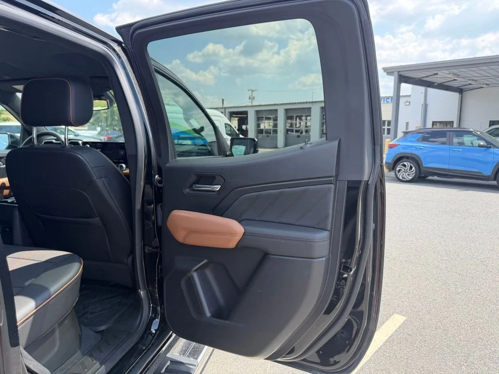Used 2023 Black GMC AT4 image 33