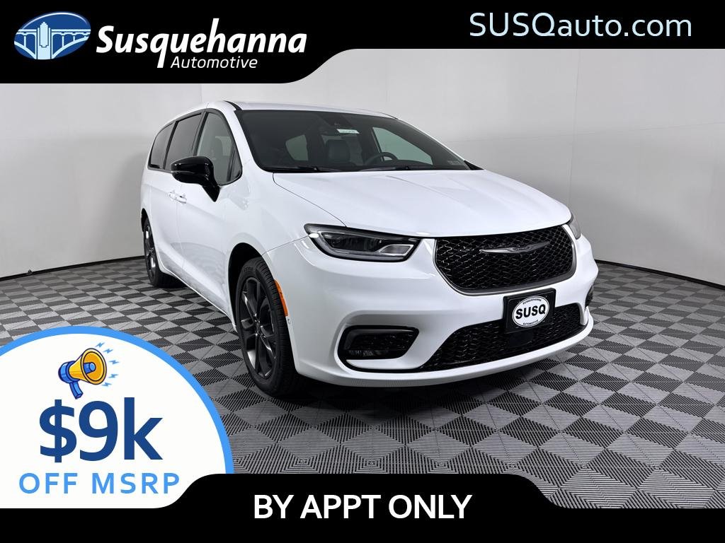 2026 Chrysler Pacifica Select's photo