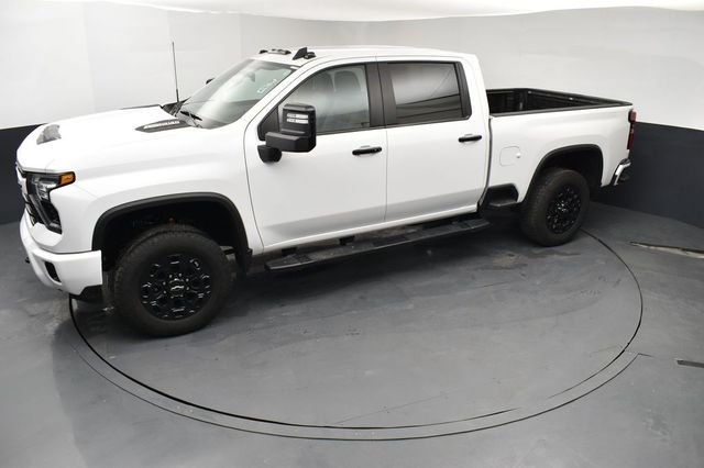 Used 2024 White Chevrolet LT image 15