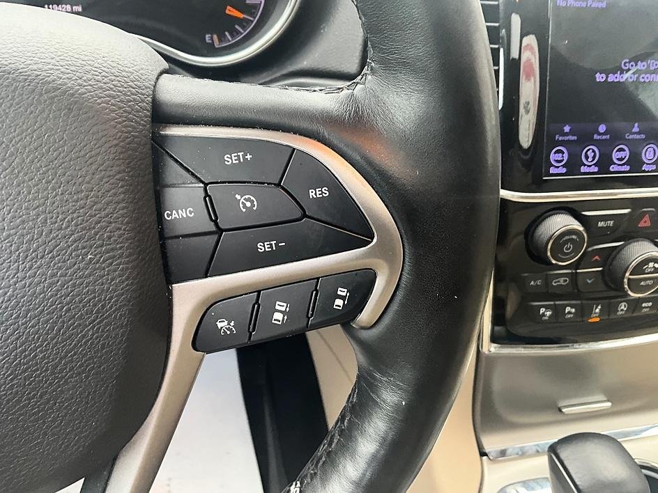 Used 2019 Gray Jeep Limited image 31
