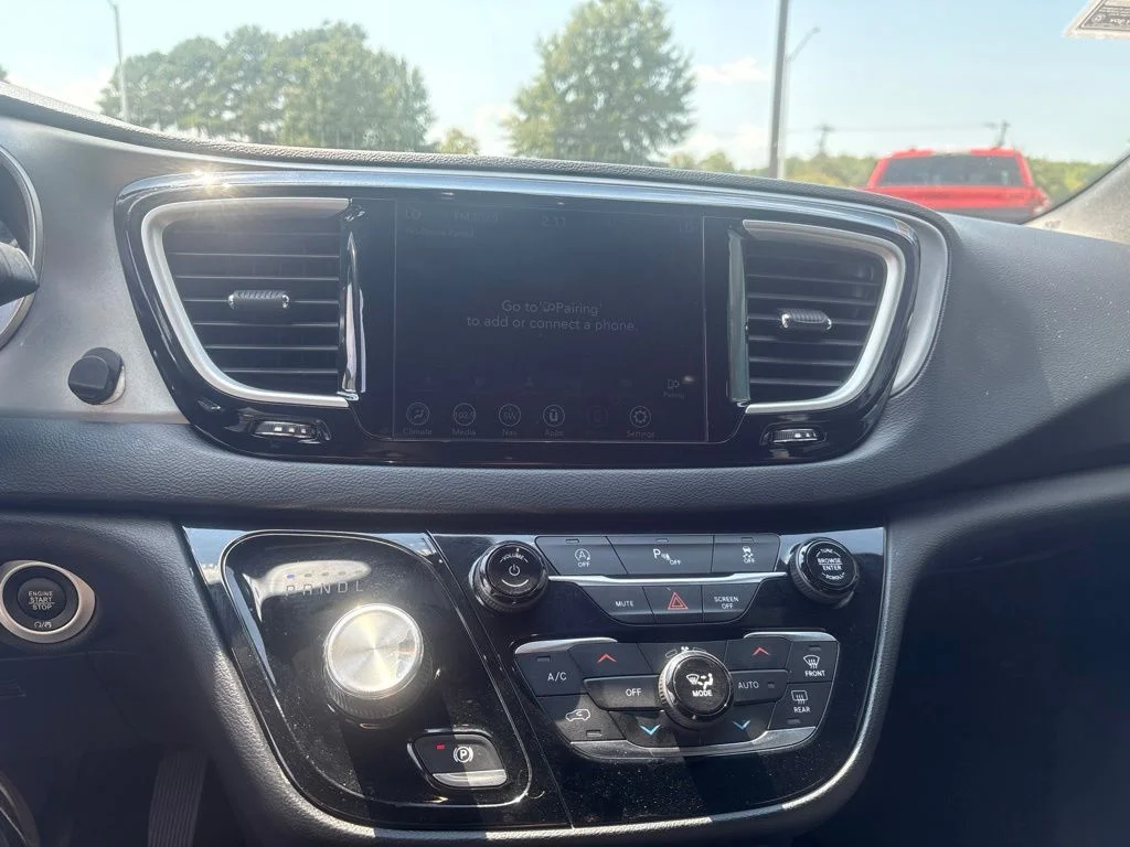 Used 2020 White Chrysler Touring image 44