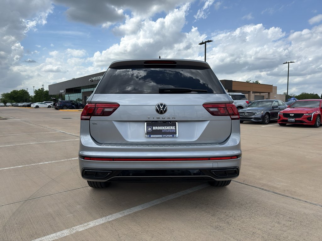 Used 2022 Pyrite Silver Metallic Volkswagen SE R-Line Black image 6