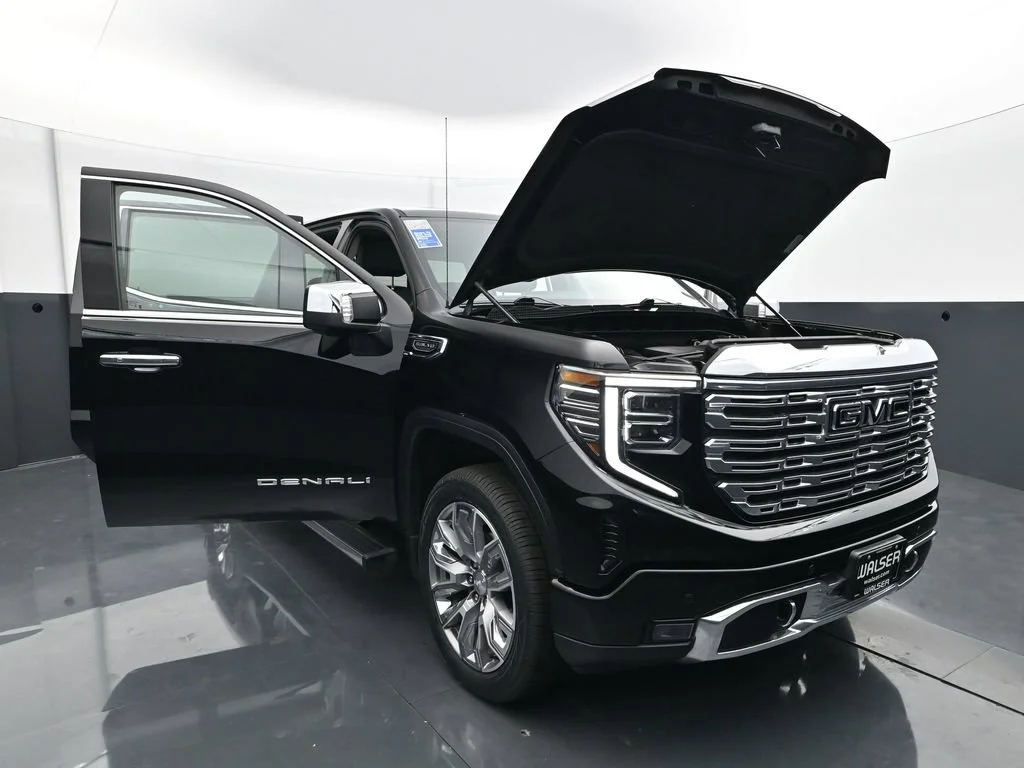 Used 2024 Onyx Black GMC Denali image 35
