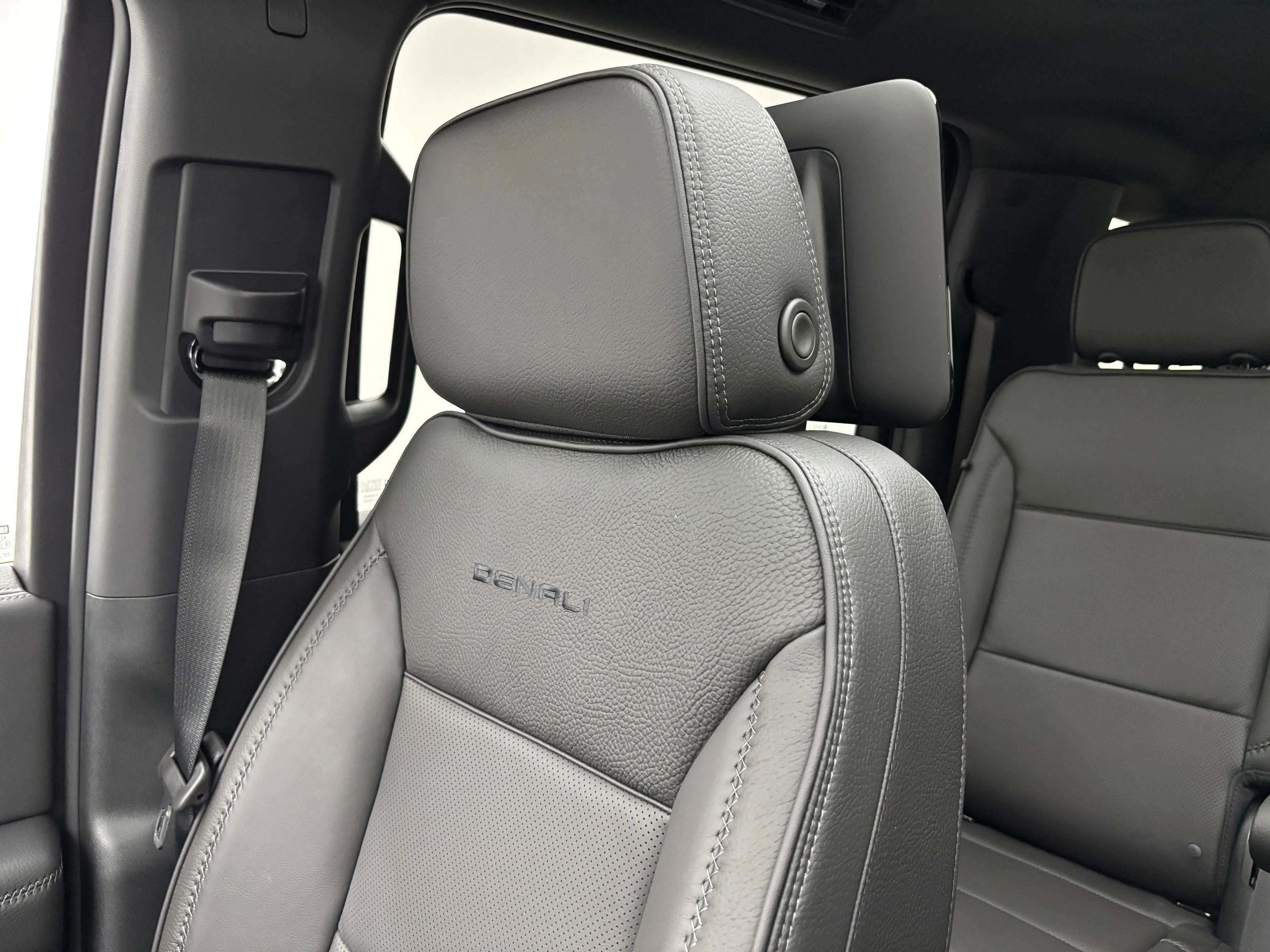 2026 GMC Yukon XL Denali - Photo 52