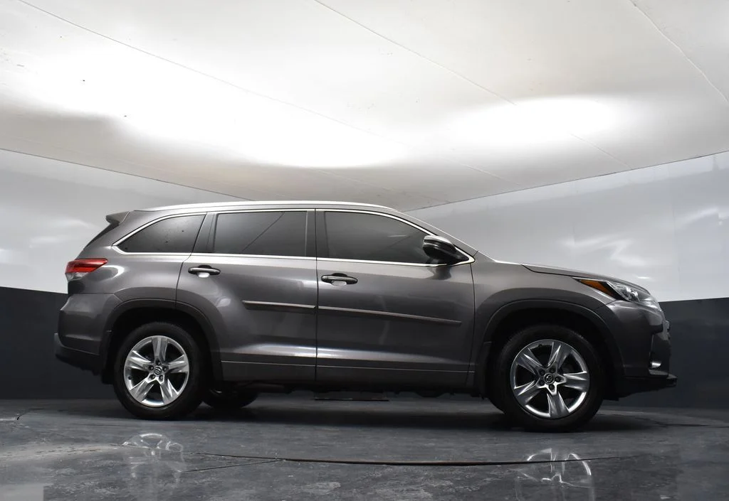 Used 2018 Gray Toyota Limited image 11