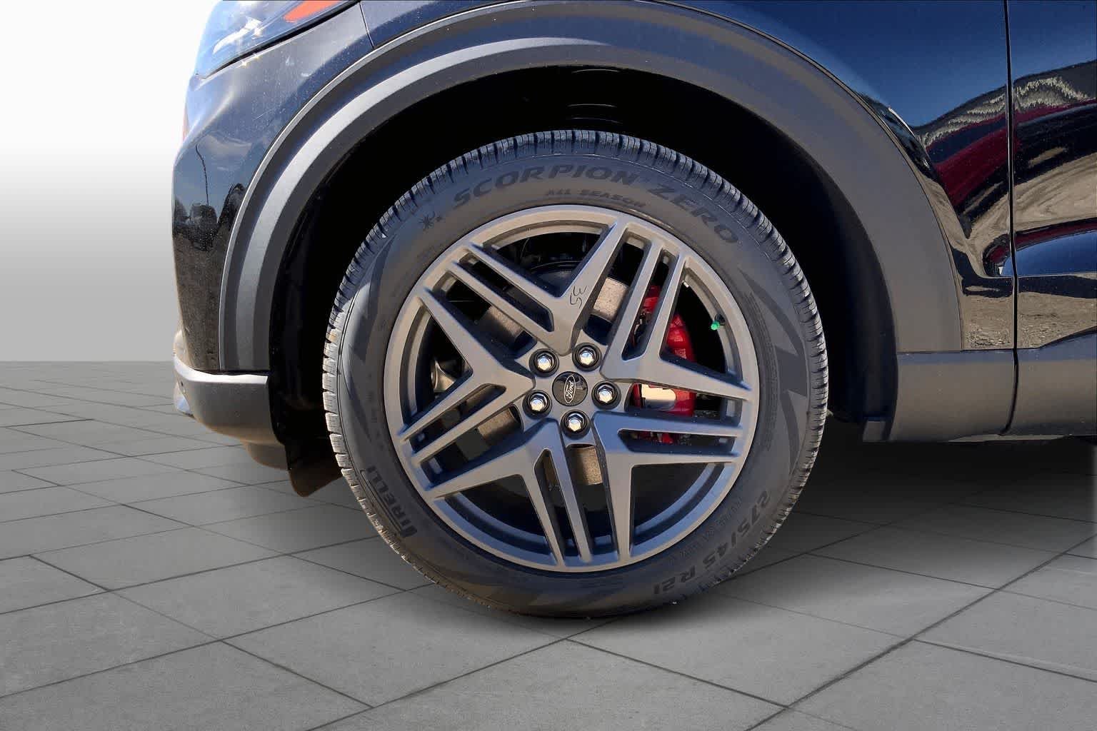 2026 Ford Explorer ST - Photo 8